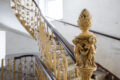 Treppenhaus mit kunstvollem Geländer